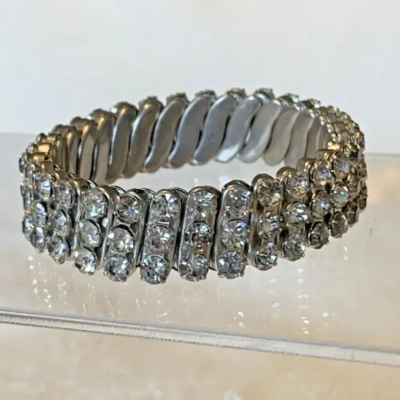 Vintage Brand NY Rhinestone Expansion Bracelet Silver Tone Stretch Hong Kong - Picture 1 of 9